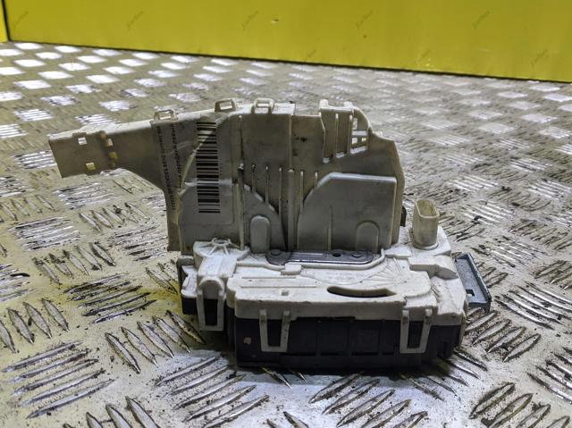 Замок двери водителя A9067201435 MERCEDES