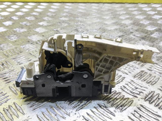 A9067201435 MERCEDES Замок водительской двери купить в Каменское