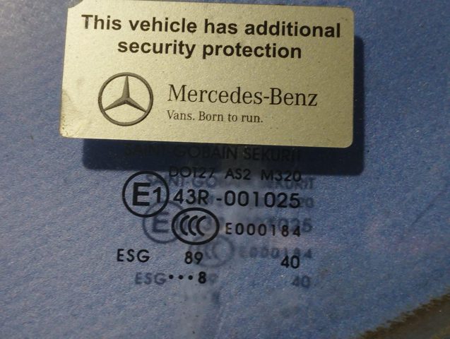 A9067250010 MERCEDES Стекло двери передней левой купить в Ровно