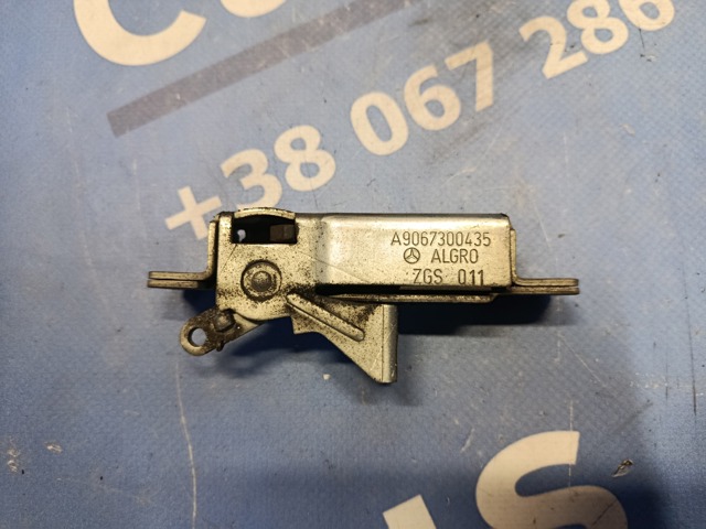 Замок задней левой двери A9067300435 MERCEDES