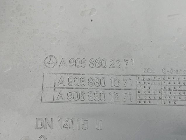 Угол бампера заднего правый A9068802371 MERCEDES