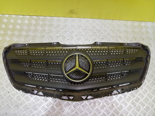 Решетка A9068880523 MERCEDES