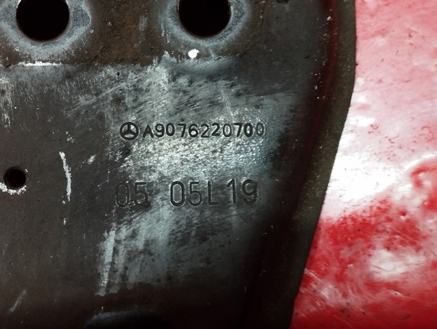 MERCEDES A9076220700 Кронштейн передней балки в наличии Чернигов