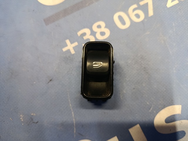 Кнопка подъемника переднего правого стекла A9079050504 MERCEDES