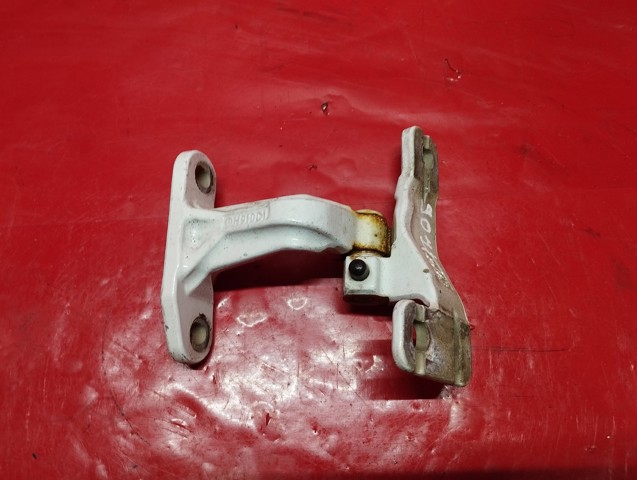 Петля водительской двери A9107201300 MERCEDES