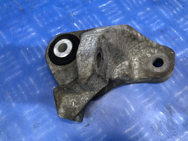 Балка крепления коробки передач BV6Z6E042C FORD