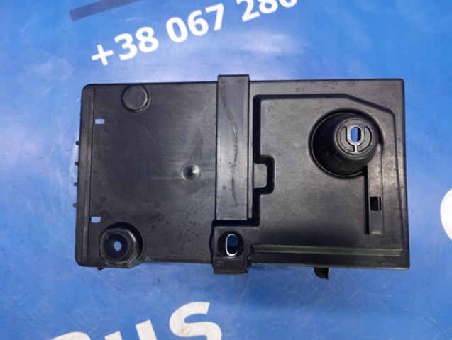 FORD EJ7Z10732C Полка под аккумулятор в наличии Черкассы