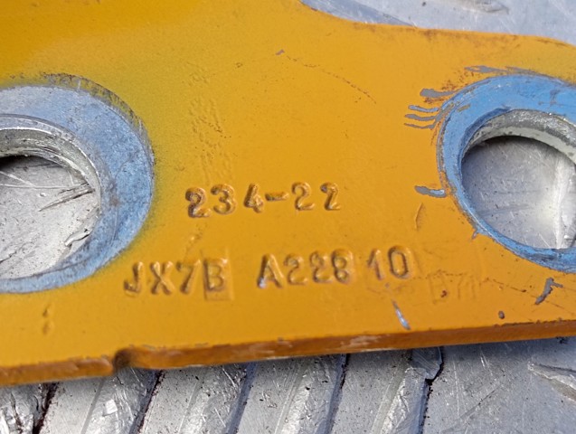 JX7Z5822810A Петля двери передней правой купить Полтава