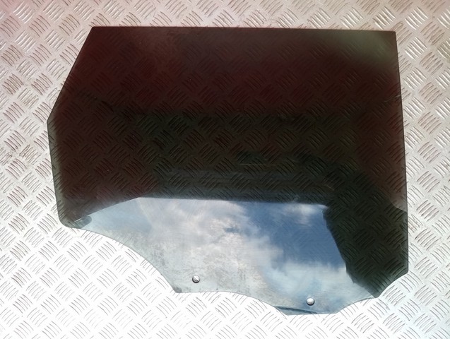 Стекло заднее правое LR043951 LAND ROVER