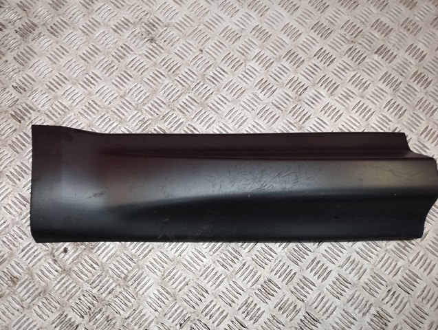 Молдинг двери задней правой нижний LR044140 LAND ROVER