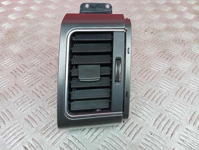 Решетка воздуховода правая LR044685 LAND ROVER