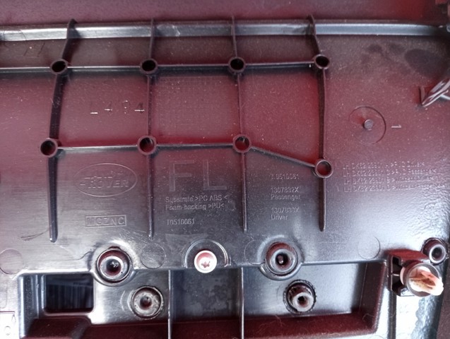 LAND ROVER LR047097 Обшивка (облицовка) внутренняя двери передней левой в наличии Харьков
