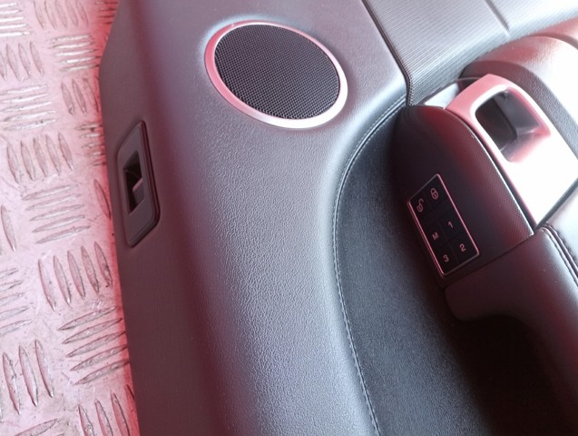 LAND ROVER LR047097 Обшивка (облицовка) внутренняя двери передней левой в наличии Полтава