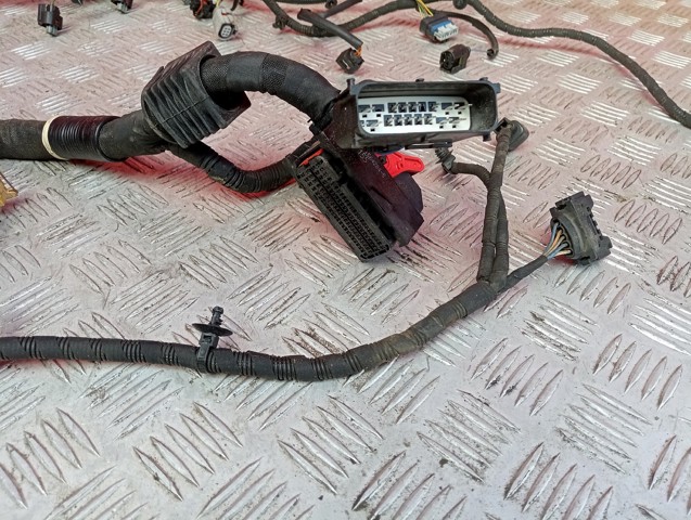 LAND ROVER LR053136 в наличии Черкассы