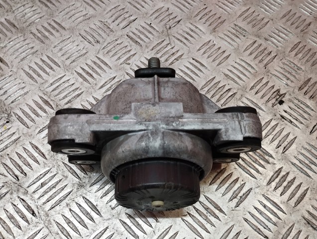 Подушка (опора) двигателя, левая/правая LR057721 LAND ROVER