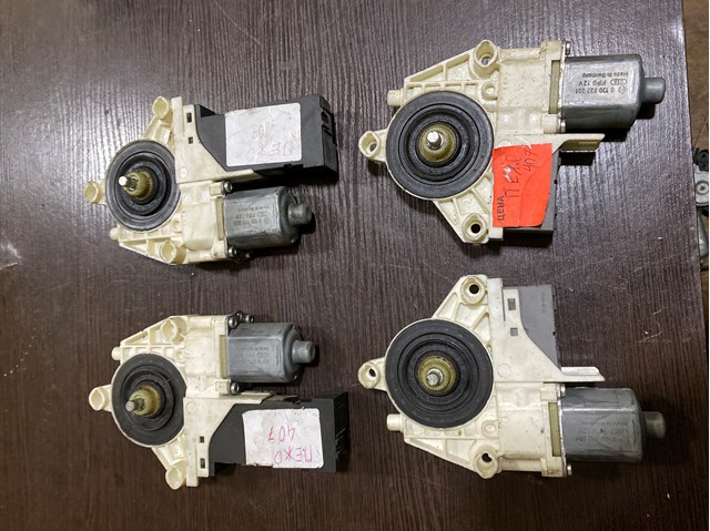 Привод электростеклоподъемника задний 0130822201 BOSCH