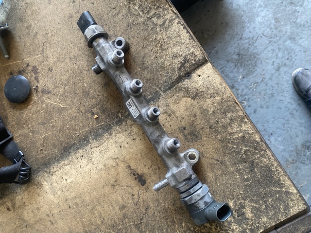 Распределитель топлива 04L089B VAG