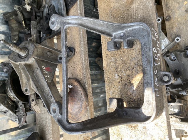 112225095R RENAULT Кронштейн подушки (опоры) двигателя левой купить в Днепр
