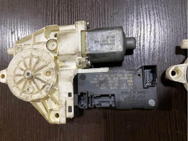 1137328125 PEUGEOT Мотор стеклоподъемника двери передней левой купить в Ирпень