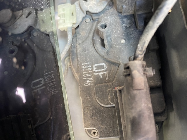 Замок передней левой двери 13210748 OPEL