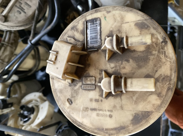 Насос погружной в баке 172024101R RENAULT