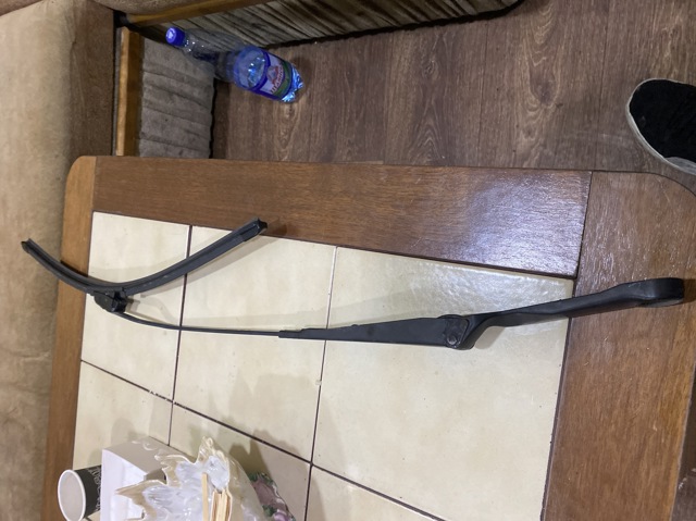 Рычаг-поводок дворника лобового стекла 1J1955409 VAG