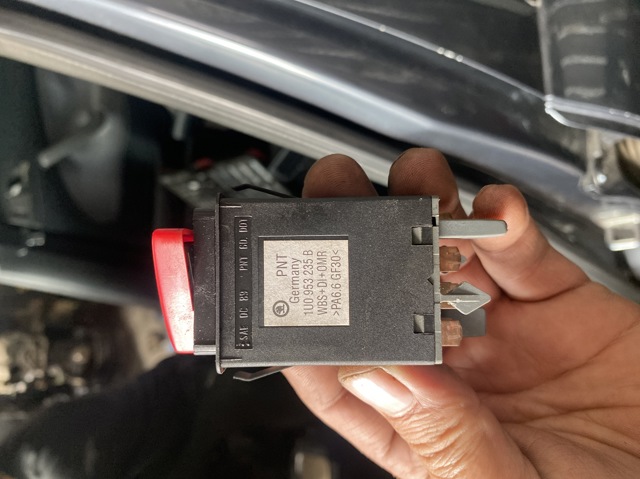 Кнопка аварийной сигнализации 1U0953235B VAG