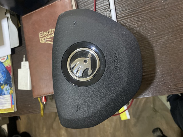 Airbag в мультируль 3V0880201AB VAG