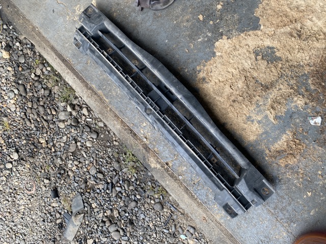Кронштейн решетки радиатора 620300101R RENAULT