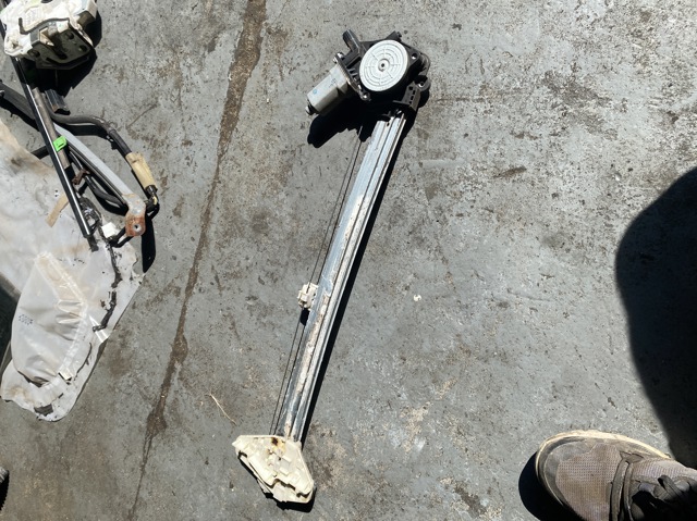 Механизм стеклоподъемника двери передней, правой 72210SWYE01 HONDA