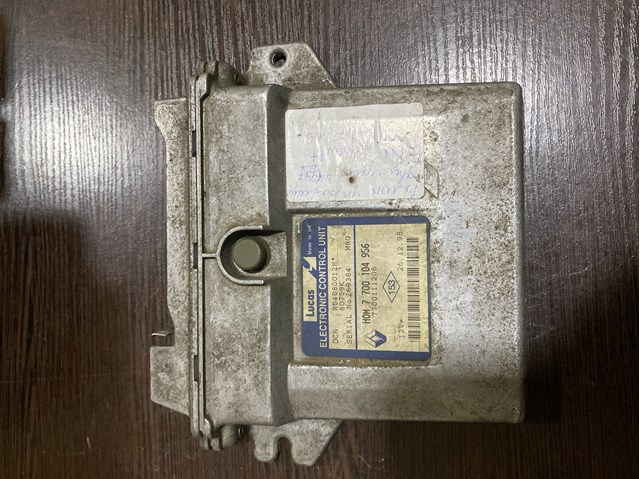 Компьютер двигателя 7700104956 RENAULT