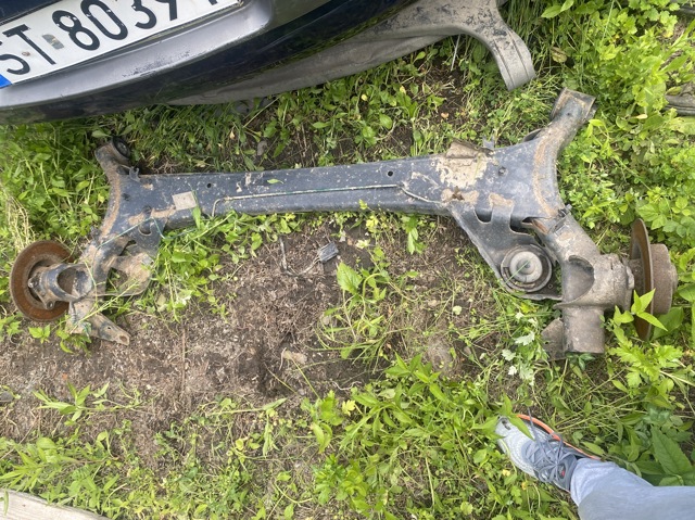 Оси полуприцепов и прицепов 7701477423 RENAULT