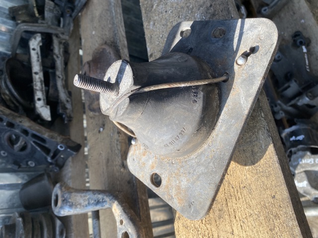 Правая опора двигателя 8200049236 RENAULT