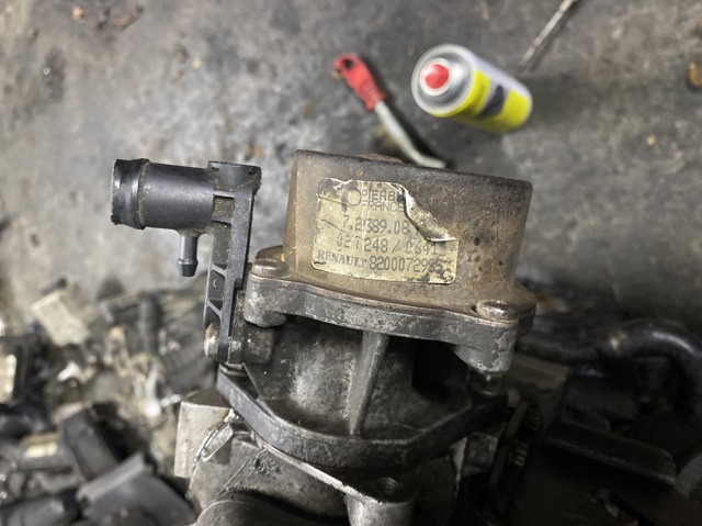 Механический вакуумный насос 8200072985 RENAULT
