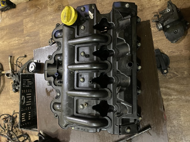 Крышка клапанная 8200239705 RENAULT
