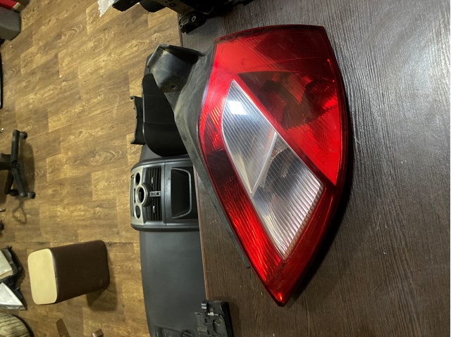 Фонарь задний правый 8200413216 RENAULT