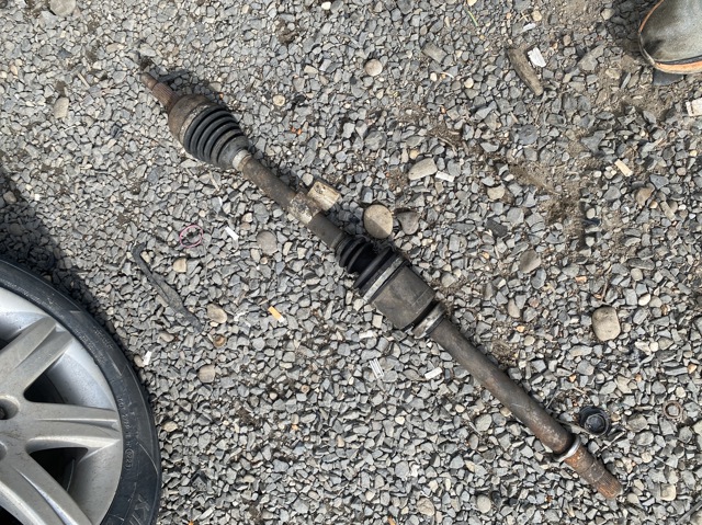 Полуось передняя, правая 8200436366 RENAULT
