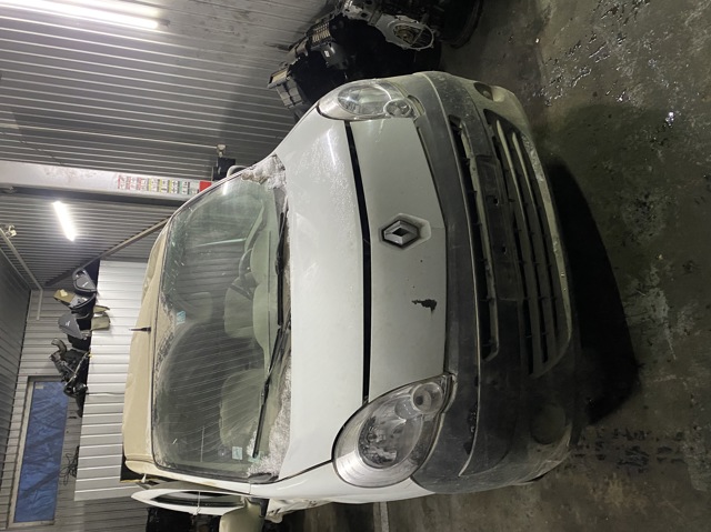 Стекло двери передней левой 8200439460 RENAULT
