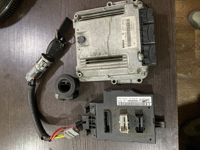 Мозги двигателя 8200666516 OPEL