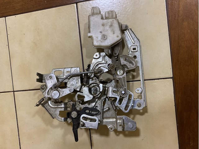 RENAULT 8200766631 Замок двери боковой сдвижной правой в наличии Кривой Рог
