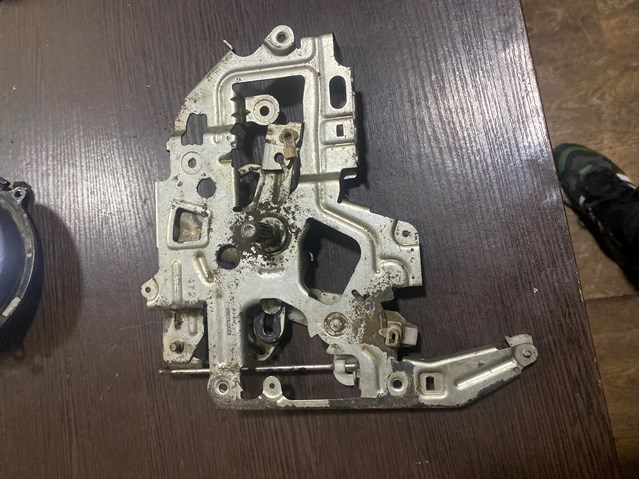 RENAULT 8200766888 Замок двери задней правой распашной в наличии Кривой Рог