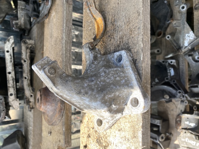 RENAULT 8200904226 Опора подвесного подшипника передней полуоси в наличии Житомир