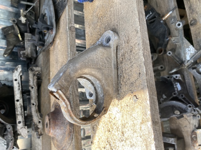 RENAULT 8200904226 Опора подвесного подшипника передней полуоси в наличии Чернигов