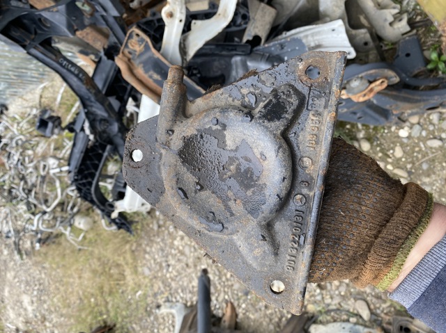 Отбойник рычага переднего нижнего 9013220131 MERCEDES