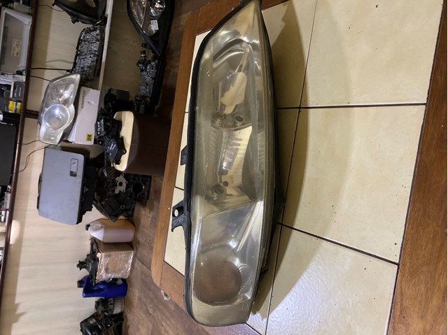 Фара правая 90586845 OPEL
