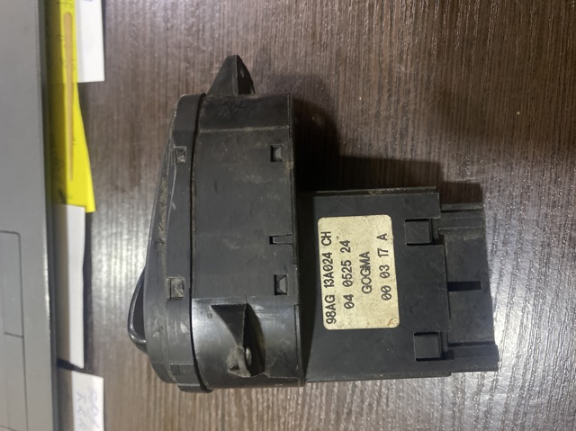 Переключатель света фар на "торпедо" 98AG13A024CH FORD