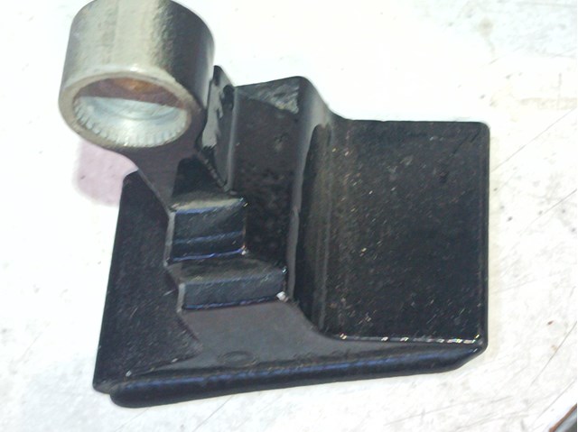 Петля передней двери, правой 41517259592 BMW