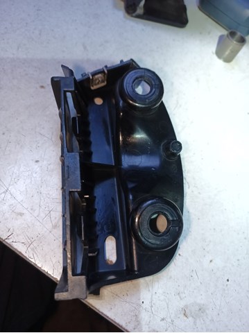Крепление бамера правое 51127118194 BMW