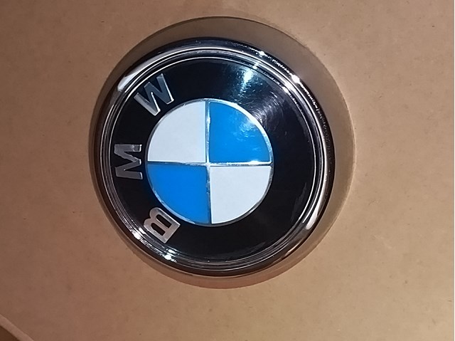 BMW 51147364375 Эмблема крышки багажника (фирменный значок) в наличии Каменское