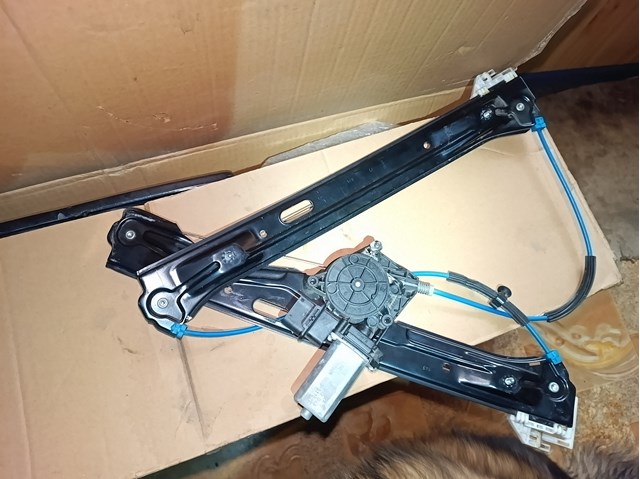 Механизм стеклоподъемника передней левой двери 51332460249 BMW